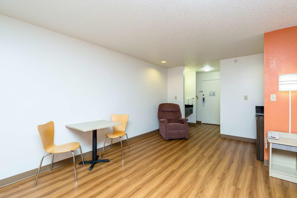 Motel 6-Waterloo, Ia Bagian luar foto