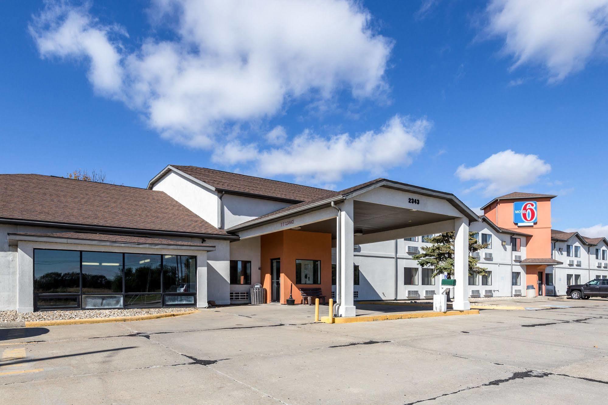 Motel 6-Waterloo, Ia Bagian luar foto
