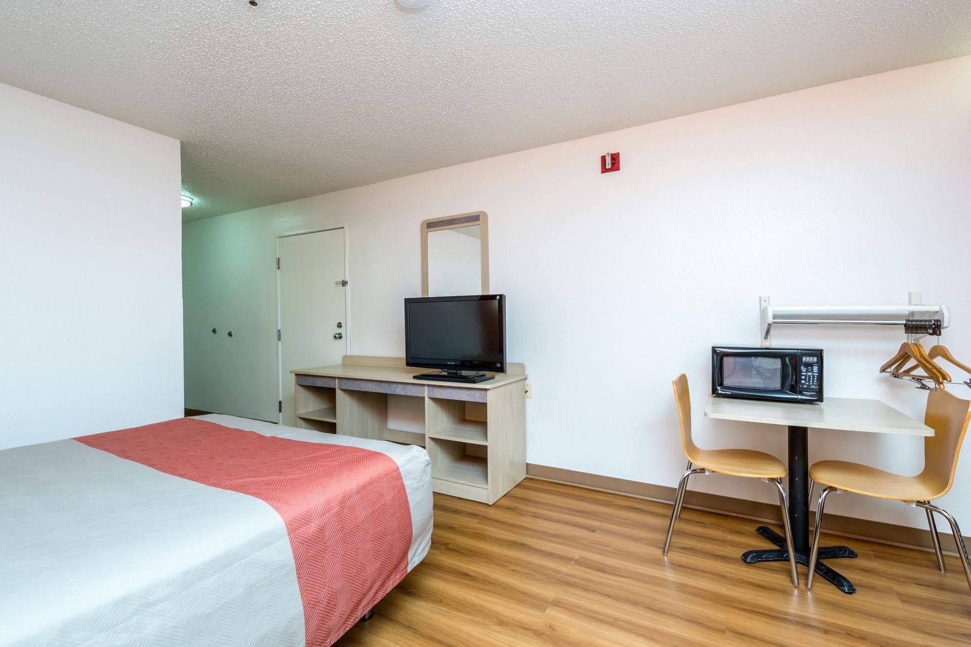Motel 6-Waterloo, Ia Bagian luar foto