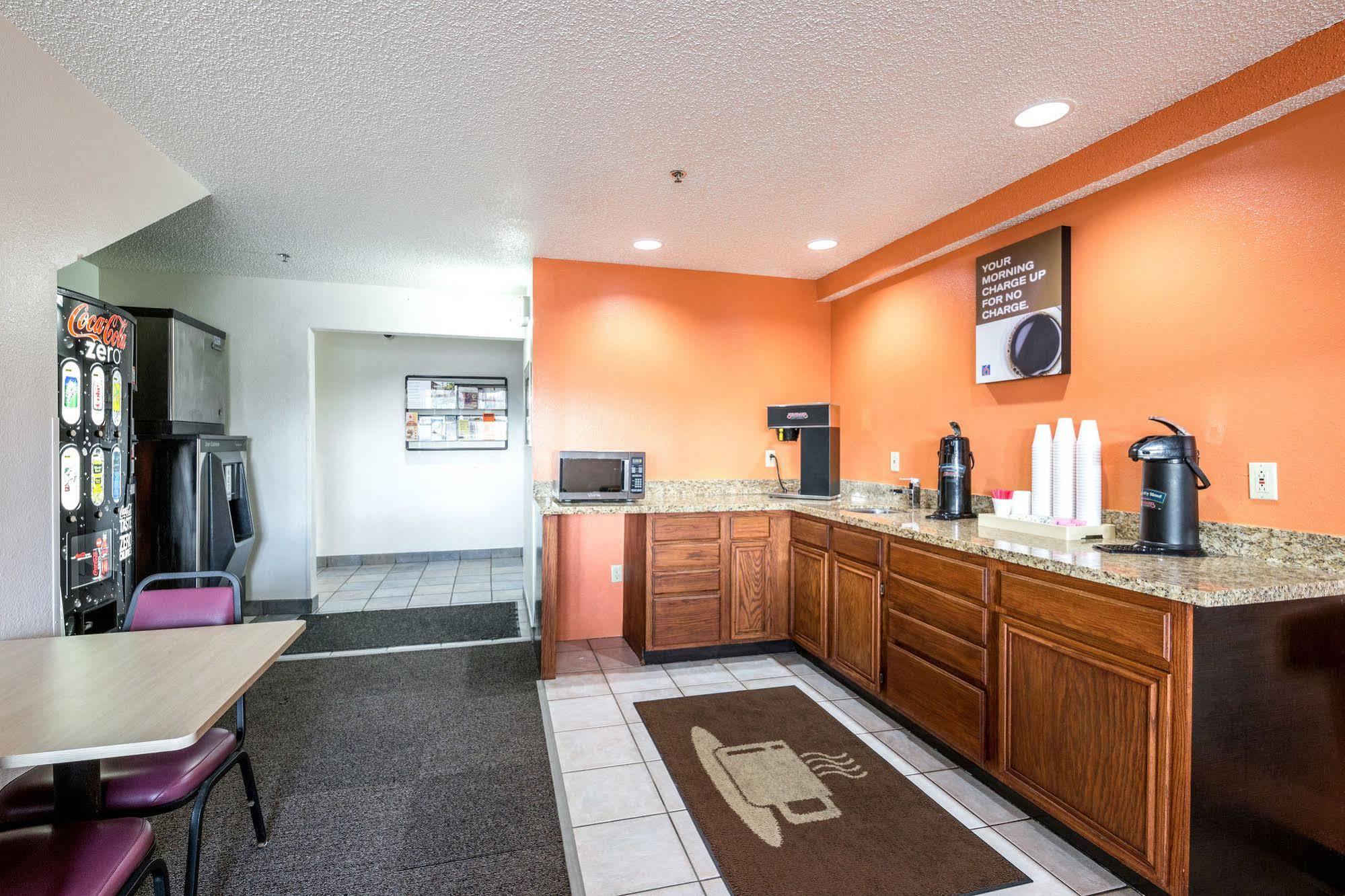 Motel 6-Waterloo, Ia Bagian luar foto